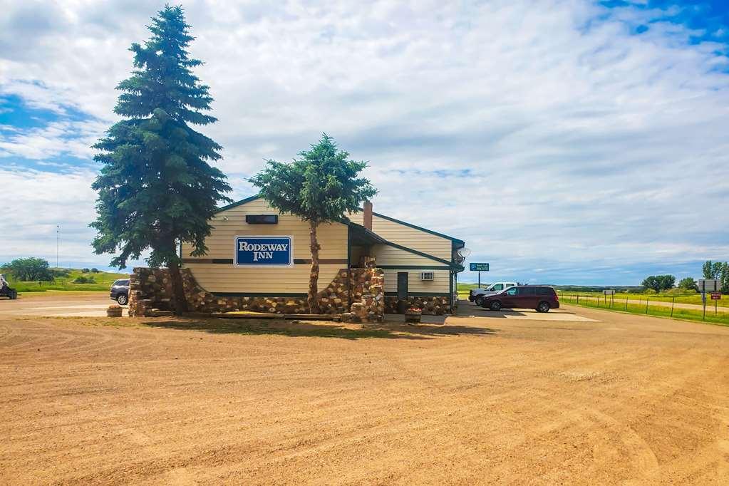 Rodeway Inn Gateway To Medora T-Roosevelt & Makoshika State Park Wibaux Exterior photo