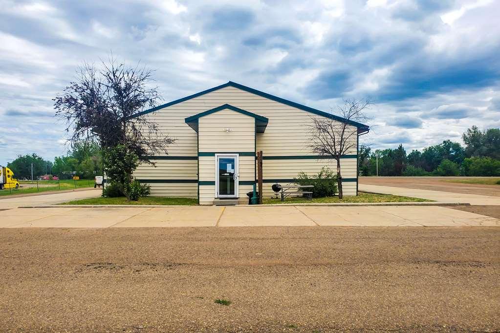 Rodeway Inn Gateway To Medora T-Roosevelt & Makoshika State Park Wibaux Exterior photo