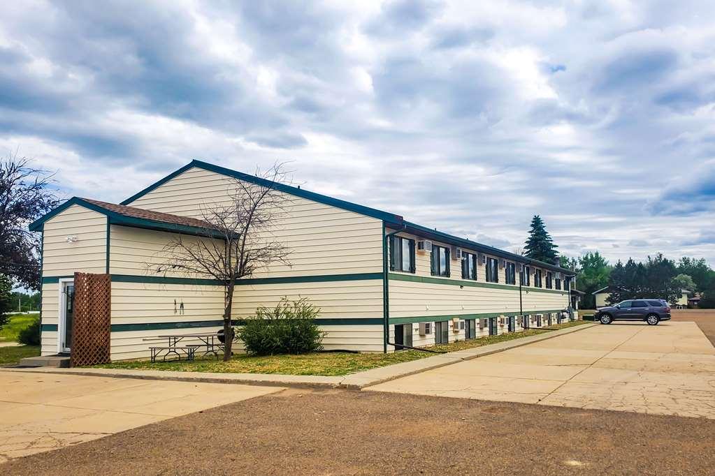 Rodeway Inn Gateway To Medora T-Roosevelt & Makoshika State Park Wibaux Exterior photo