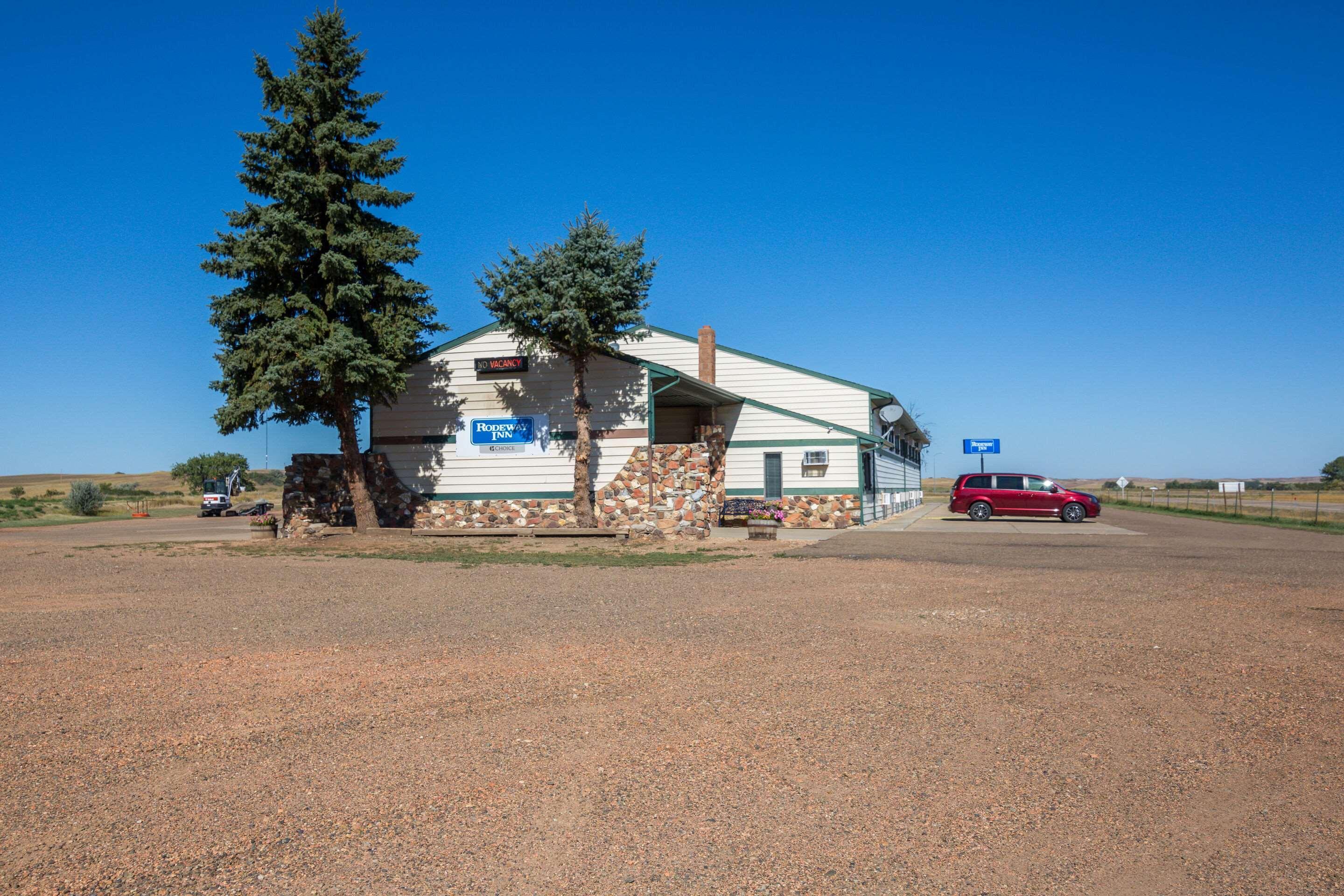 Rodeway Inn Gateway To Medora T-Roosevelt & Makoshika State Park Wibaux Exterior photo