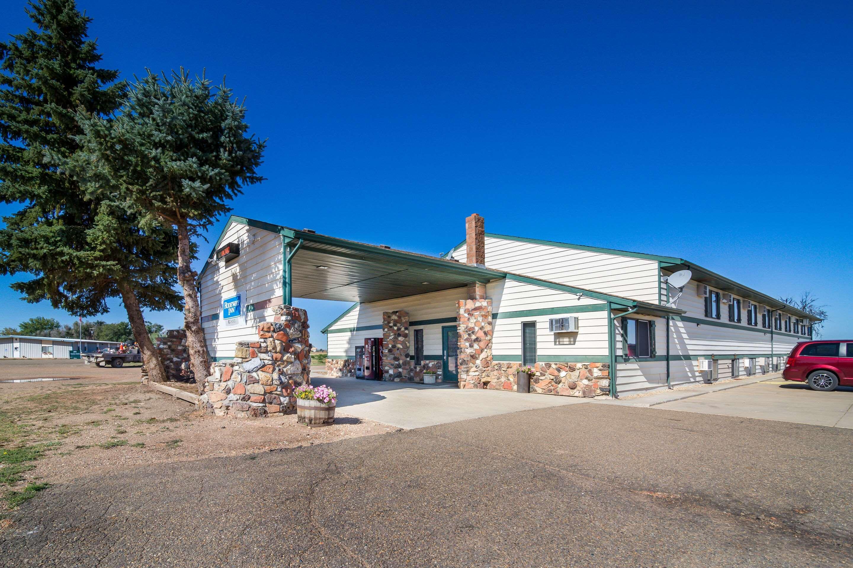 Rodeway Inn Gateway To Medora T-Roosevelt & Makoshika State Park Wibaux Exterior photo