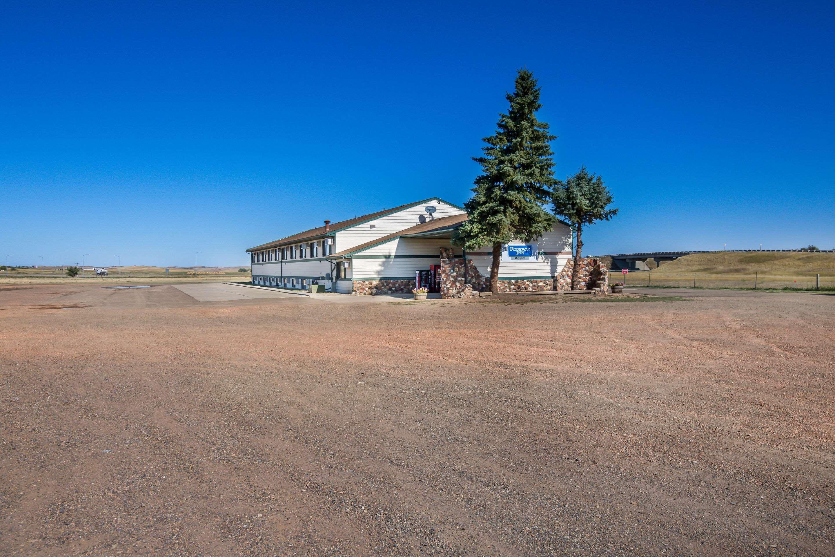 Rodeway Inn Gateway To Medora T-Roosevelt & Makoshika State Park Wibaux Exterior photo